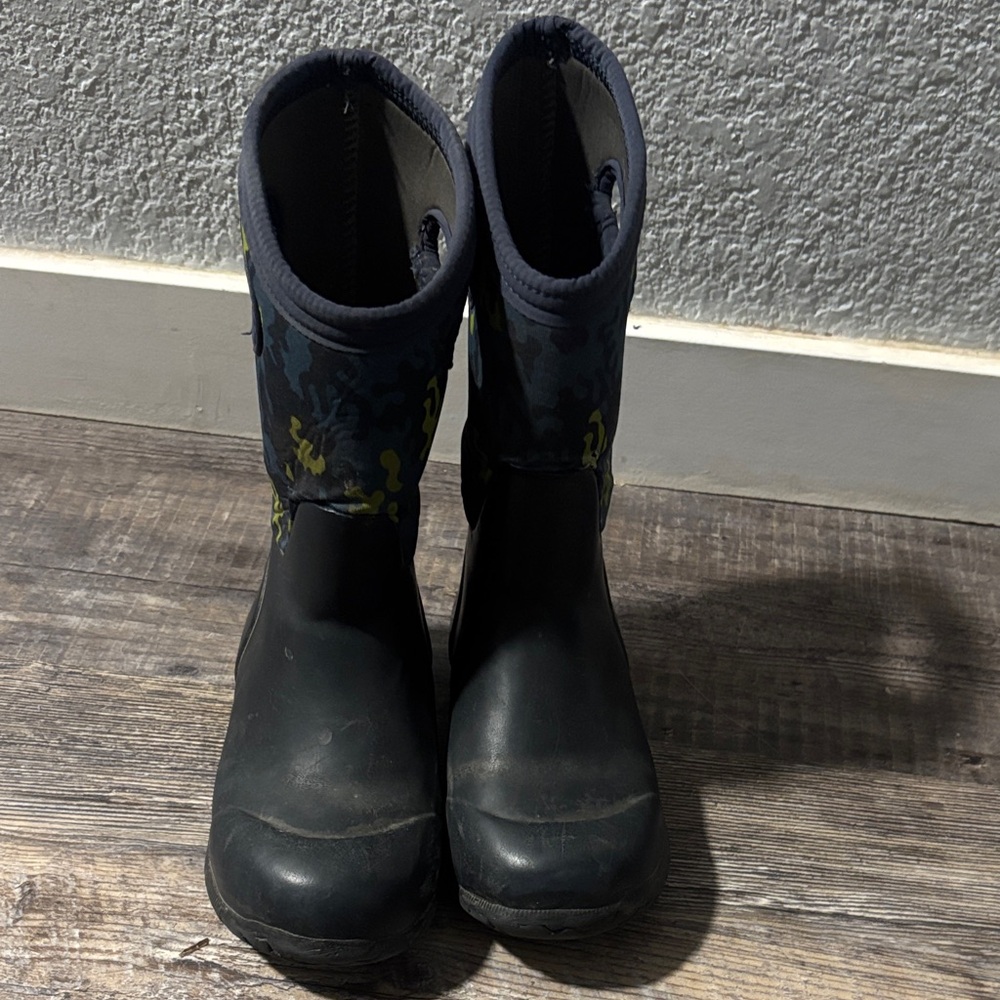 Bogs Kids Waterproof Black and Blue Boots